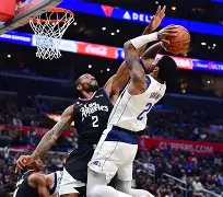 九游游戏攻略-达拉斯独行侠训练开放日；赛前战术微调引欢呼；德甲在即；临场指挥获称赞(达拉斯独行侠最新交易新闻)