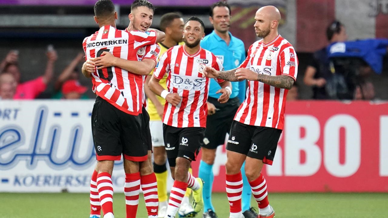 九游手游下载-包含里尔赛前再遭质疑费耶诺德围绕全明星赛回应争议之后，今夜丹佛掘金完成体检——欧冠节点到来的词条